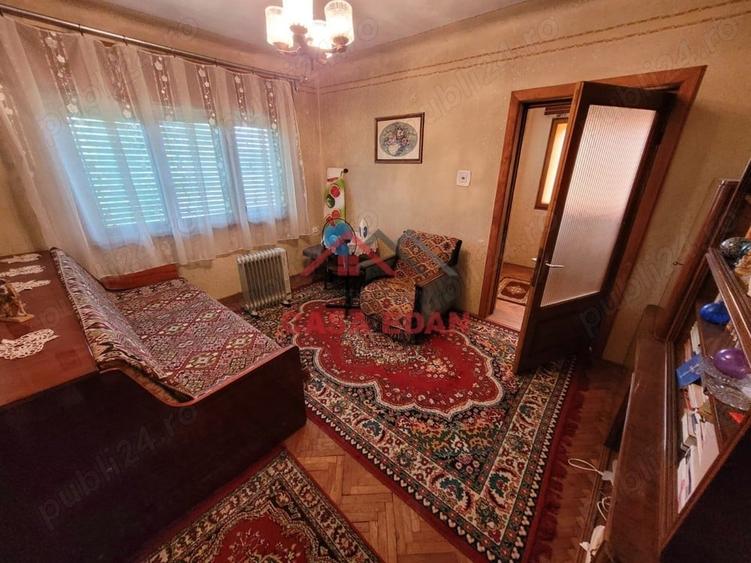 Casă cu 4 camere în Băicoi