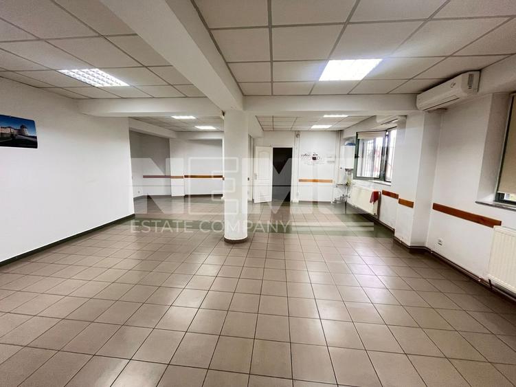 Birou, de 685 mp, în Policlinica