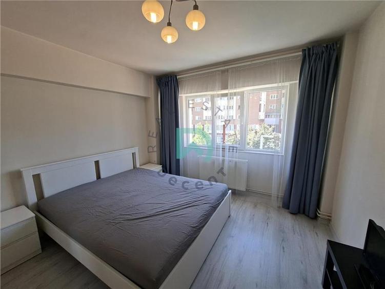 Apartament cu 3 camere decomandat în Răcădău