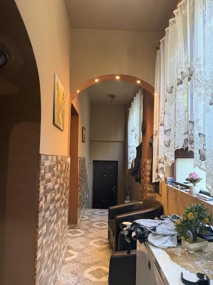 Apartament cu 3 camere semidecomandat în Central