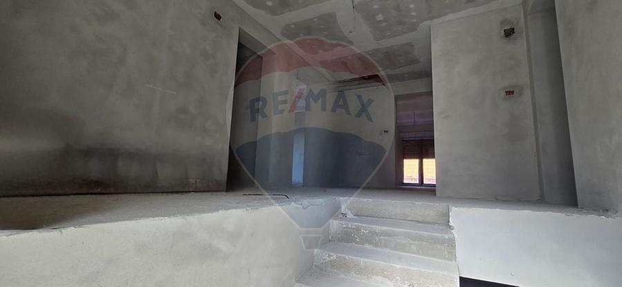 Casă individuală cu 5 camere cu Teren 300 Mp în Zimandu Nou