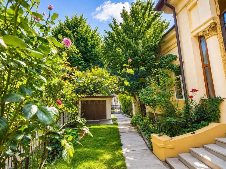 Casă individuală cu 2 camere cu Canalizare în Central
