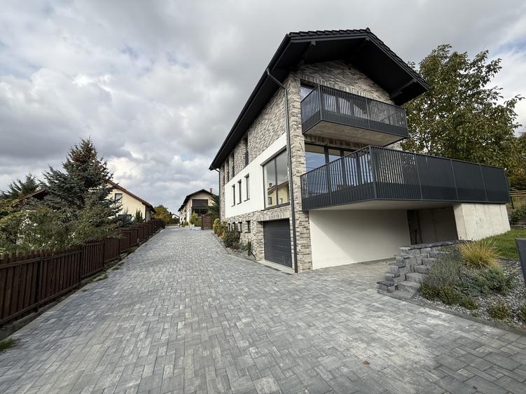 Casă individuală cu 5 camere cu Canalizare în Făget