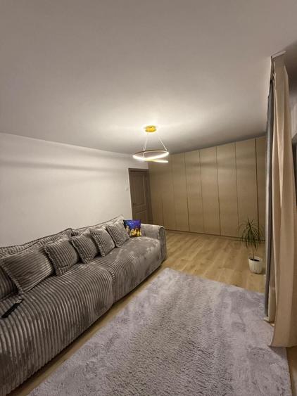 Apartament cu 3 camere semidecomandat în Zorilor