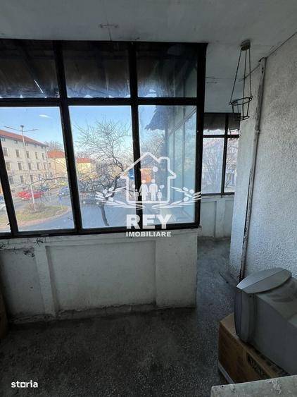 Apartament cu 4 camere decomandat în Tineretului