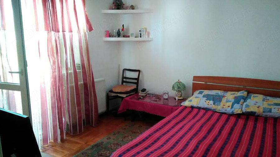 Apartament cu 3 camere decomandat în Lipovei