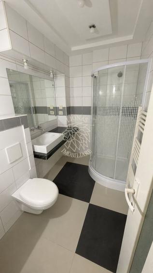 Apartament cu 3 camere semidecomandat în Vest