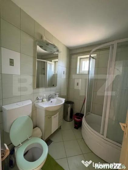 Apartament cu 3 camere semidecomandat în Central