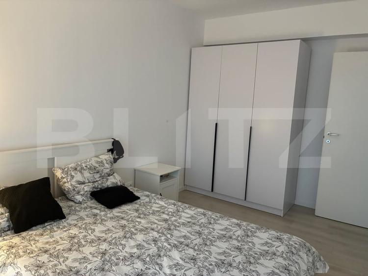 Apartament cu 3 camere semidecomandat, mobilat în Lipovei