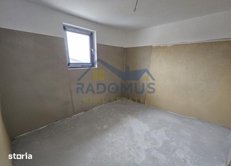 Casă cu 8 camere cu Teren 600 Mp în Central