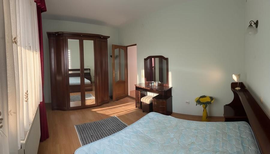 Apartament cu 3 camere semidecomandat în Câmpului