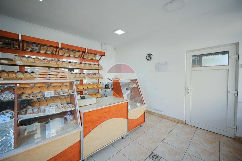 Spațiu comercial, de 300 mp, în Sânmartin