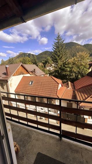 Apartament cu 3 camere semidecomandat în Schei