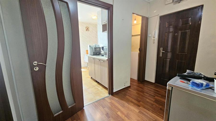 Apartament cu 3 camere decomandat, mobilat în Brâncoveanu