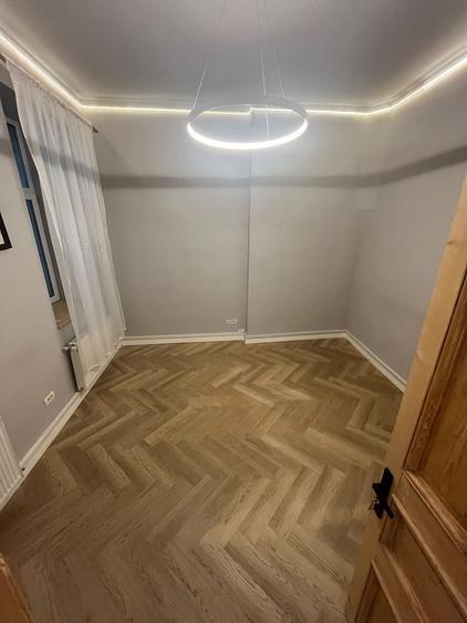 Apartament cu 5 camere decomandat în Peninsula