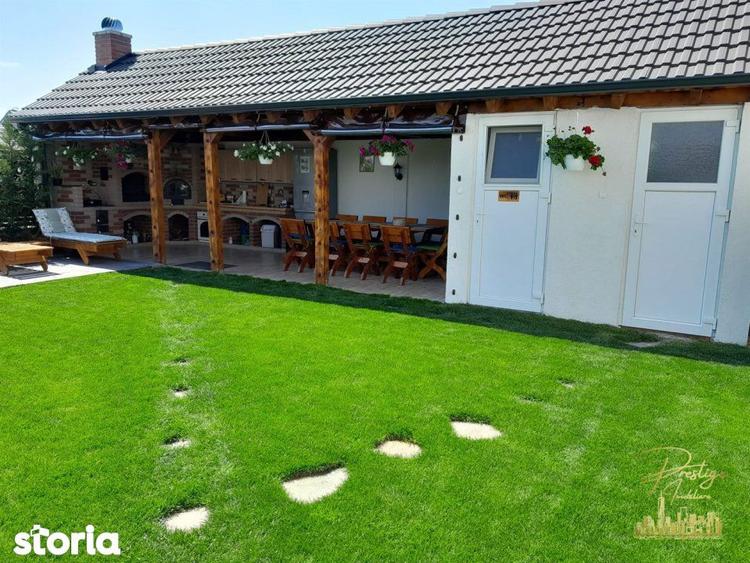 Casă cu 5 camere decomandat cu Piscina în Sântandrei
