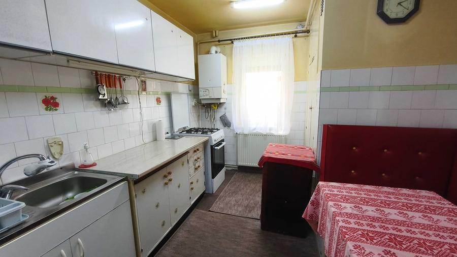 Apartament cu 3 camere decomandat în Drumul Carului