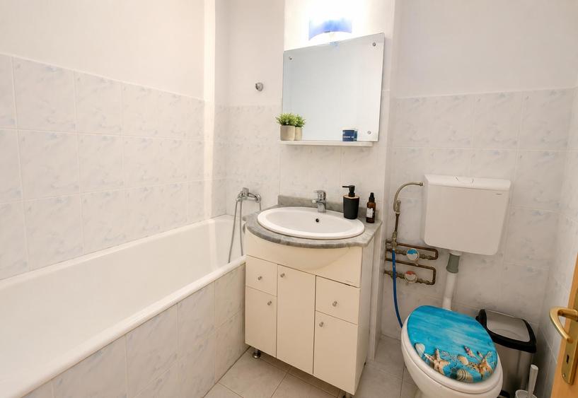 Apartament cu 2 camere decomandat în Titan