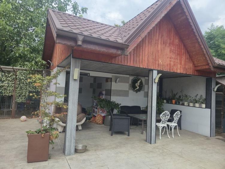 Casă cu 4 camere în Răzvani