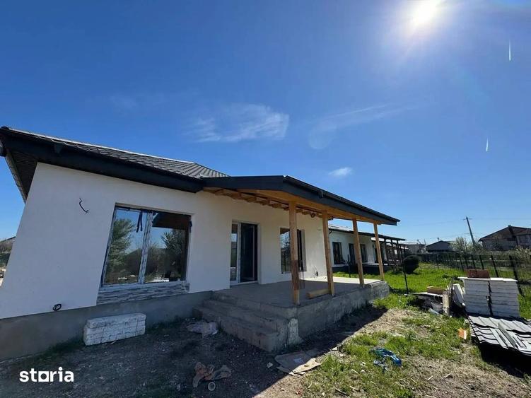 Casă cu 4 camere cu Teren 400 Mp în Crevedia