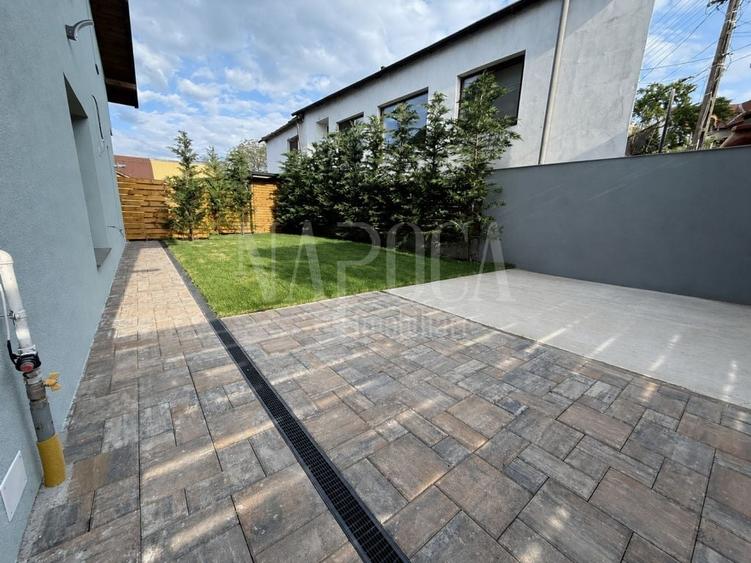 Duplex cu 4 camere cu Canalizare în Gruia