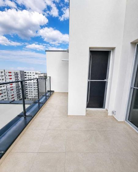 Apartament cu 3 camere decomandat în Roșu