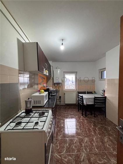 Apartament cu 3 camere decomandat în Lacu