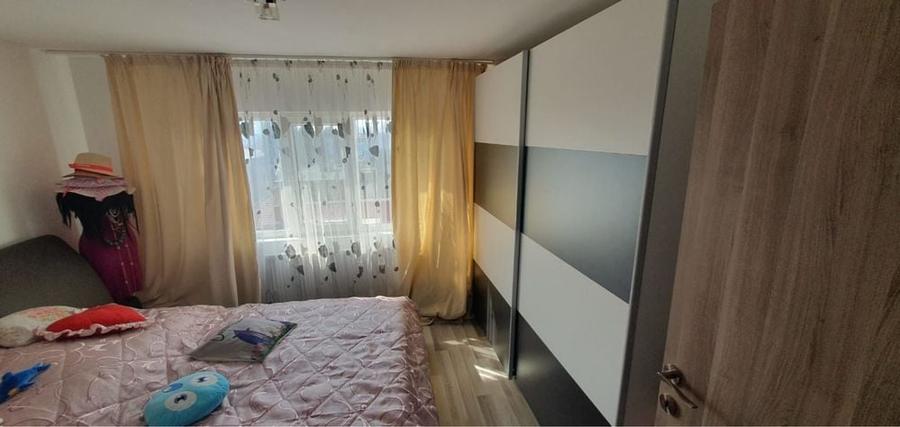 Apartament cu 3 camere decomandat în Lunei