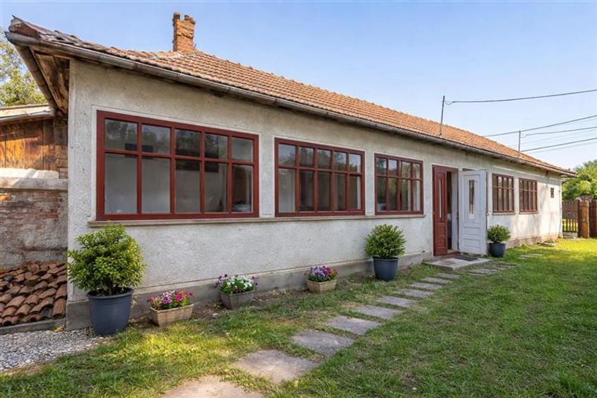 Casă individuală cu 4 camere cu Teren 412 Mp în Brețcu