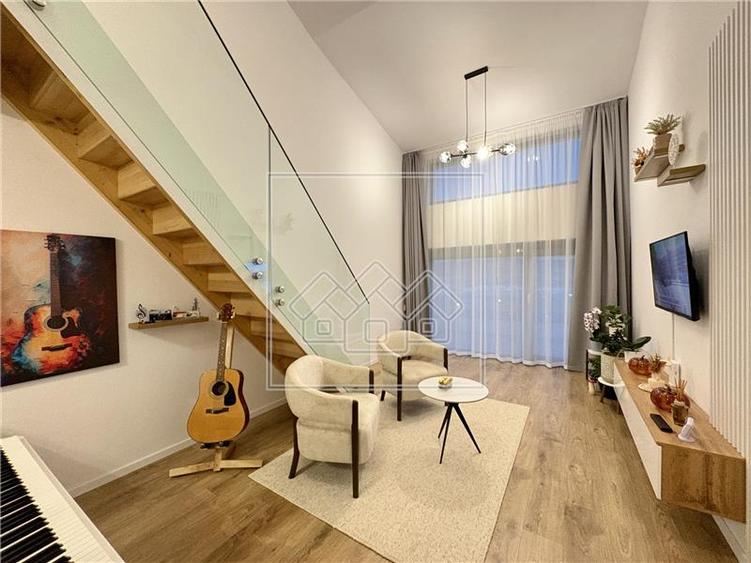 Penthouse cu 5 camere decomandat în Exterior Vest