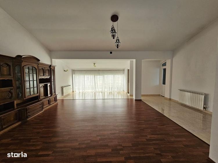 Casă cu 4 camere cu Teren 250 Mp în Central