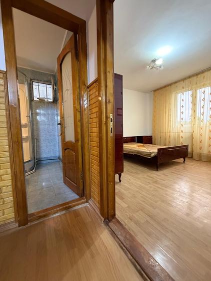 Apartament cu 3 camere decomandat în Micro 13