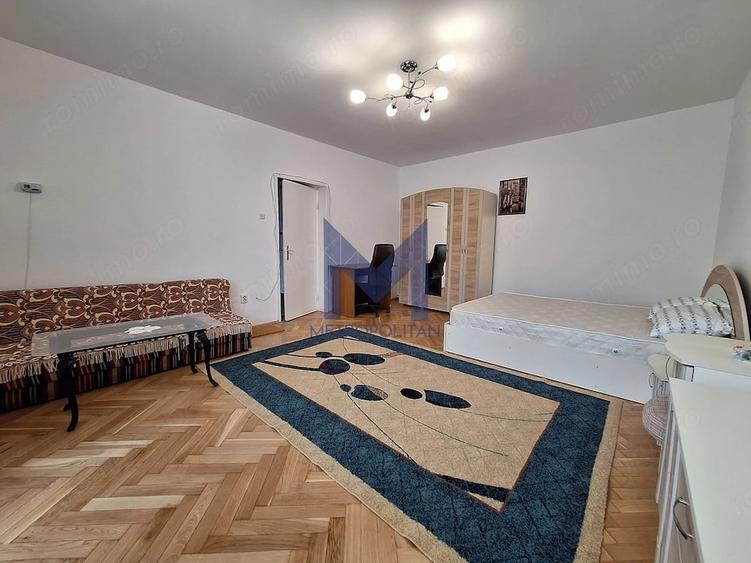 Garsonieră decomandată în Central