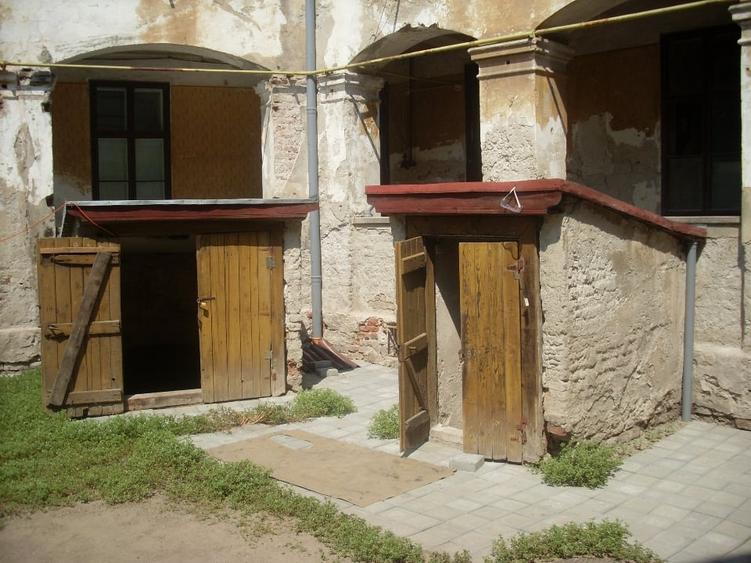 Casă individuală cu 5 camere cu Canalizare în Boul Roșu