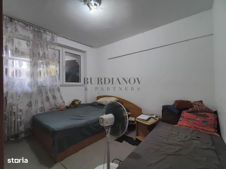 Apartament cu 3 camere decomandat în Teiul Doamnei