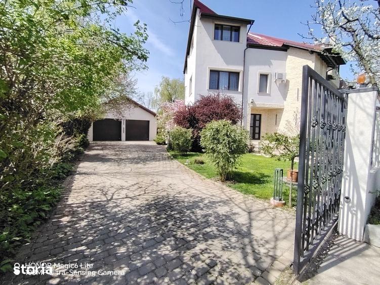 Casă cu 7 camere cu Teren 900 Mp în Corbeanca