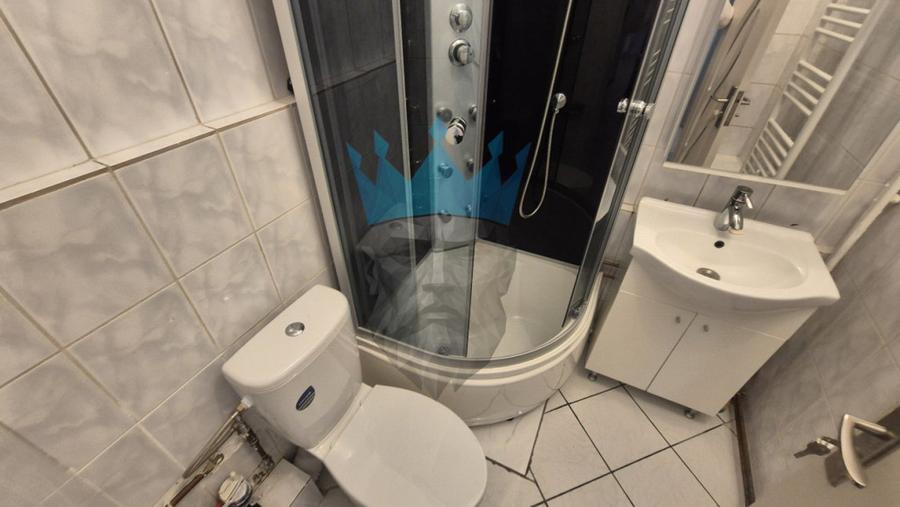 Apartament cu 4 camere semidecomandat în Rahova