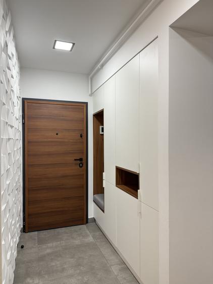 Apartament cu 3 camere semidecomandat, mobilat în Iancu Nicolae