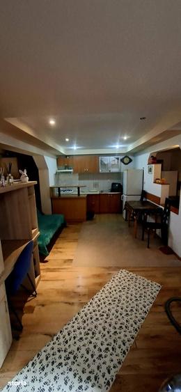 Casă cu 4 camere cu Teren 200 Mp în Central
