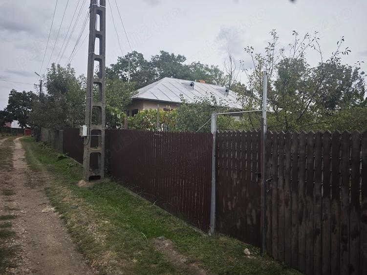 Casă cu 2 camere cu Teren 1800 Mp în Ungheni