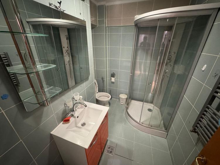 Apartament cu 3 camere decomandat, mobilat în Faleza Nord