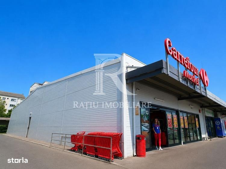 Spațiu comercial, de 996 mp, în Sânmartin