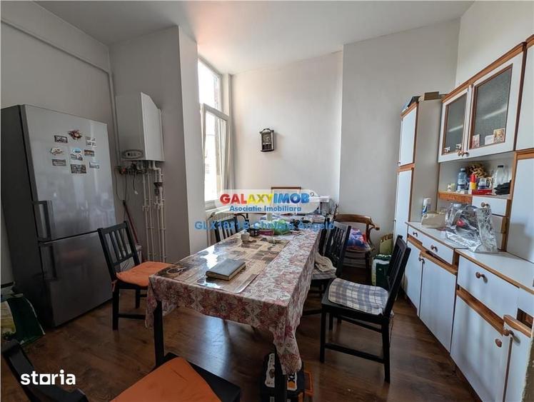 Apartament cu 5 camere în Centrul Civic