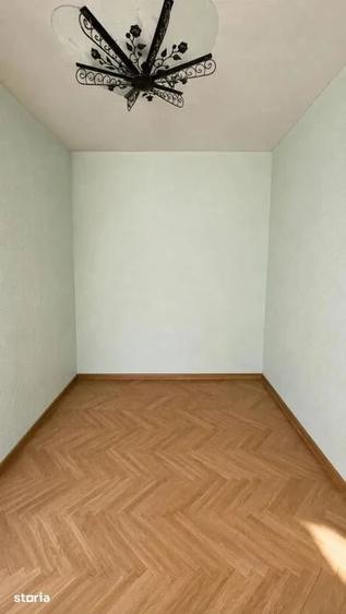 Apartament cu 3 camere semidecomandat în Km 4
