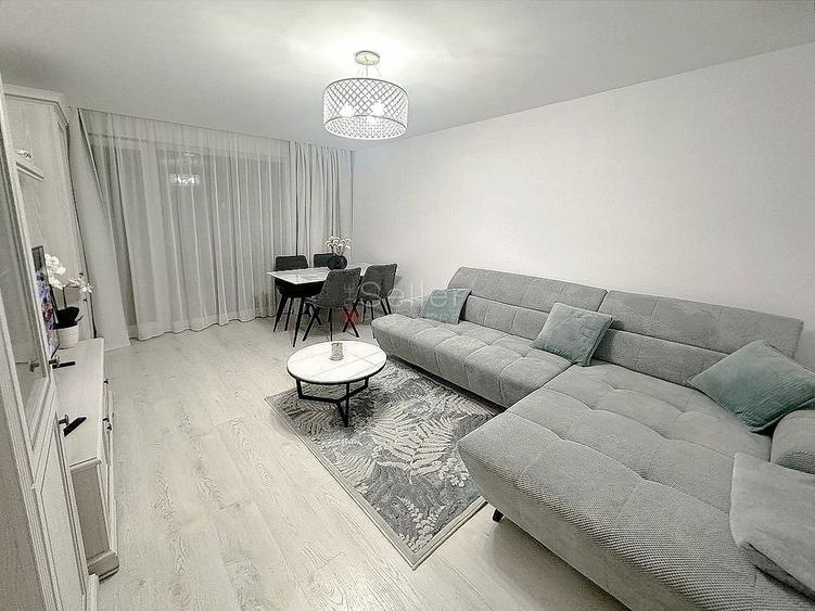 Apartament cu 2 camere decomandat, mobilat în Tractorul