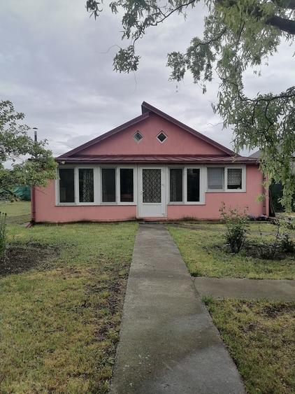 Casă cu 3 camere în Ghizdaru