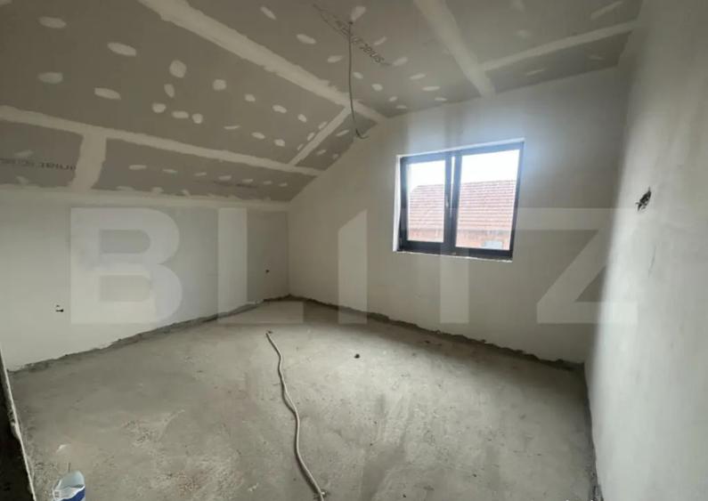 Casă cu 4 camere cu Teren 300 Mp în Lazuri