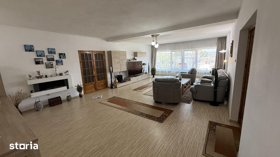 Casă cu 5 camere cu Teren 900 Mp în Central