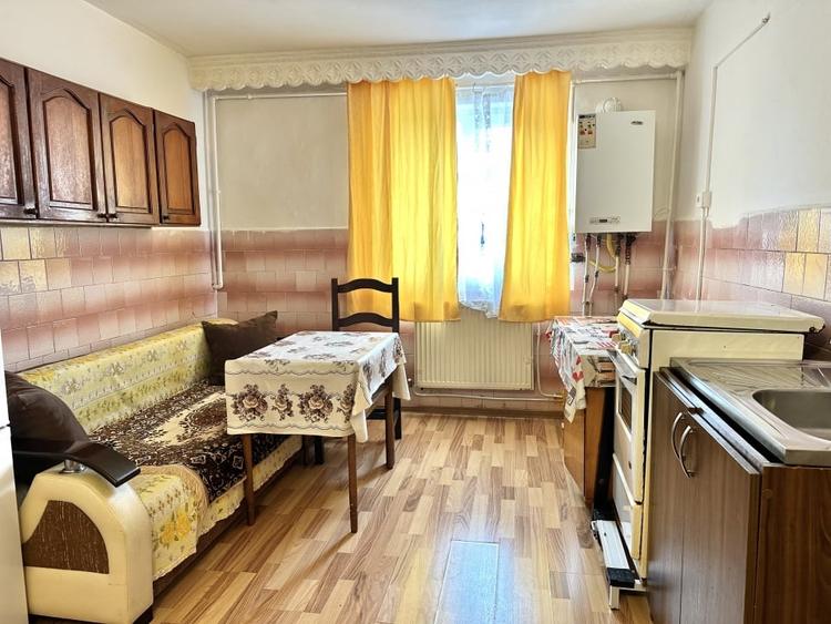Apartament cu 2 camere semidecomandat, mobilat în Cetate — fotografia 1
