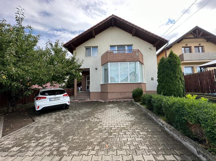 Casă individuală cu 4 camere cu Canalizare în Mănăștur